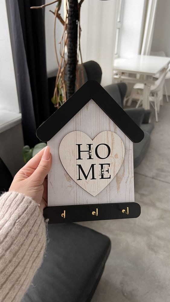 Decorative wooden key holder "Віра може зрушити гори" 15х24 (heart decorated)